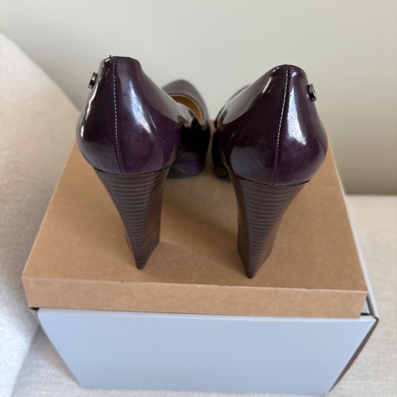 Calvin Klein Plum Patent Leather Pumps – Size 7.5 - Picture 2 of 5